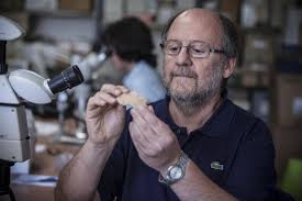 Valentín Villaverde al laboratori